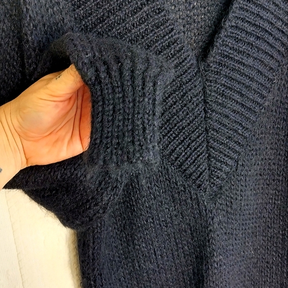 Jones NY CHUNKY Black Knit Sweater Big Heavy Sweater Vneck Top Long Sleeve - Picture 3 of 7